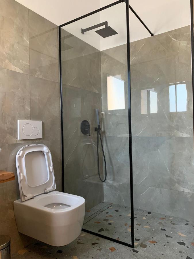 Nikaj Premium * Vlorë